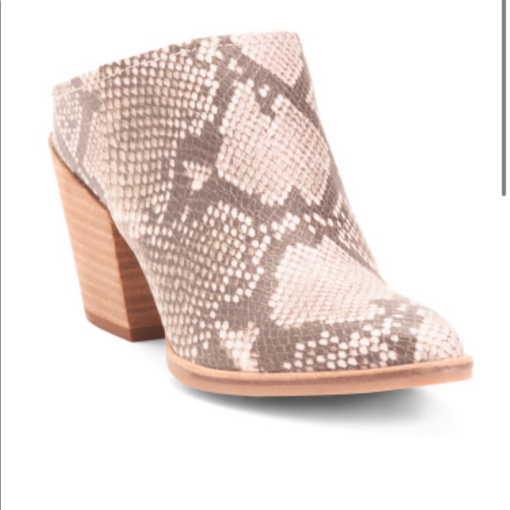 Never worn Sz 6 snake mules